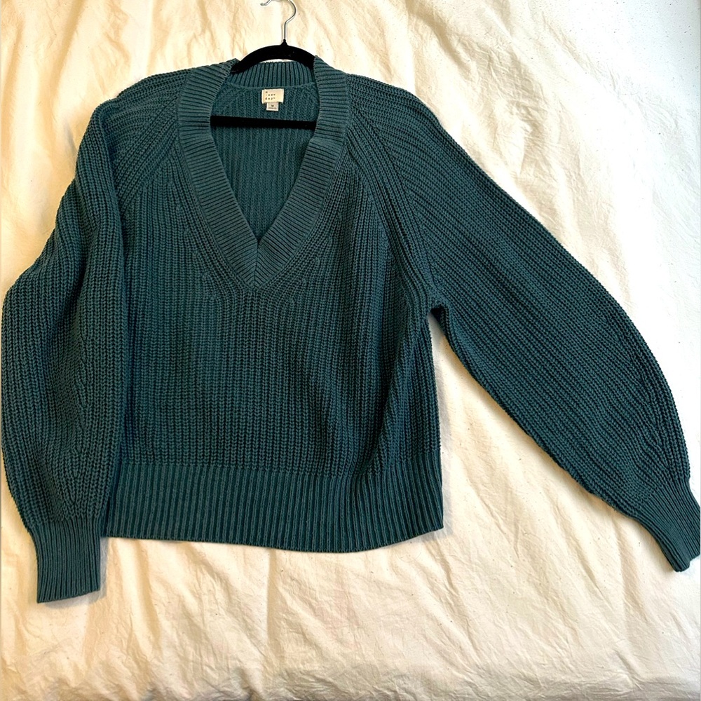 Oversized Knit Sweater. Gorgeous Emerald Green. Size M